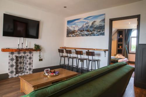Exeter Apartment | Cathedrals View - 2-4 bed Top-floor Apt in Exeter - Self Check in, Free Parking!