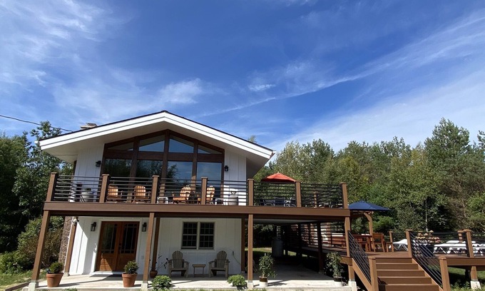 Hunter House | Catskill Mountain Hideaway with Amazing Hunter Mountain Views