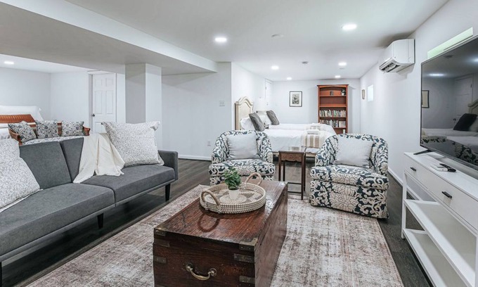 Jefferson Park Avenue Apartment | Cavalier Cocoon: Studio + Walk to uva Grounds
