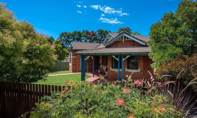 Central Mudgee Cottage | Cavalo Explore Wine Country from this Family Stay