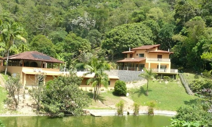 Biritiba-Mirim House | CAVE SITE