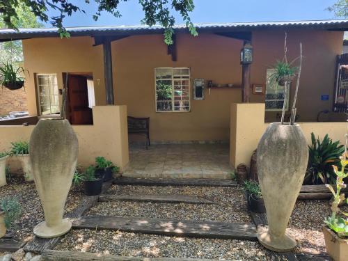 Madeteleli Apartment | Cave View self catering cottages