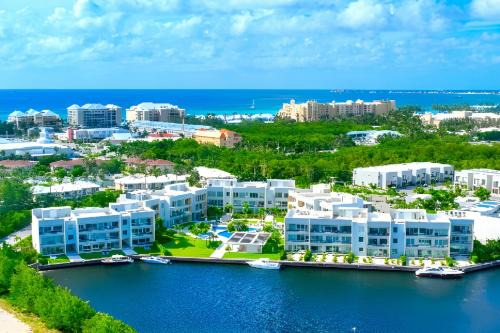 Seven Mile Beach Villa | Cayman Luxury Rentals at One Canal Point