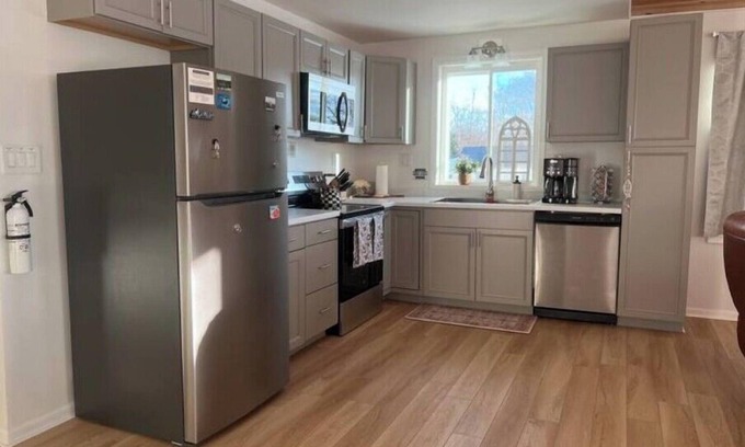 Cayuga House | Cayuga, NY On Seneca River