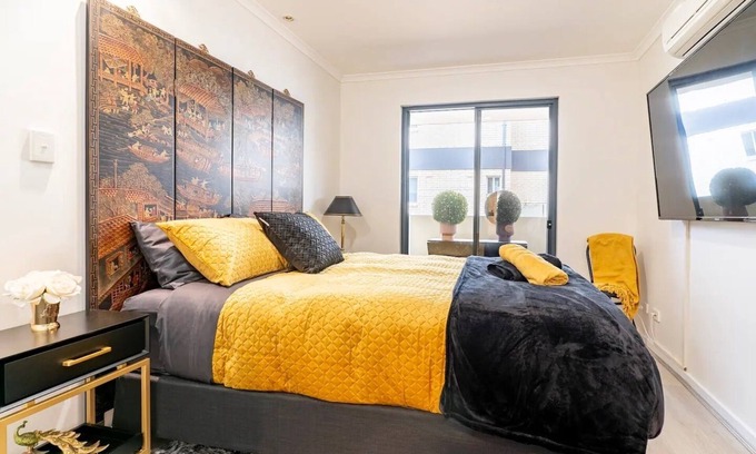 Adelaide Central Business District Apartment | CBD 2bedrms 2 onsuite bathrms, free parking and WiFi, sleeps 8n