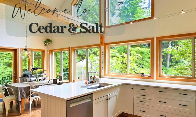Tofino House | Cedar and Salt - Hot tub | Sauna |Wood Stove | EV Charger