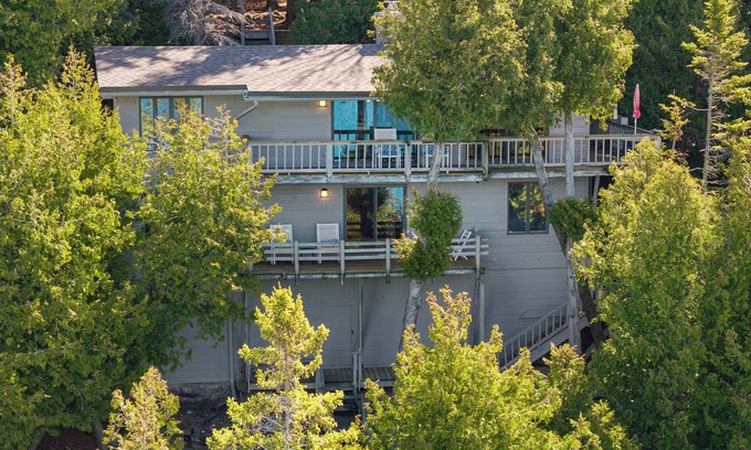 Harbor Springs House | Cedar Bluff: 4 BR, 3 BA in Harbor Springs, Sleeps 8