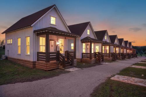 Driftwood Hotel | Cedar Break at Howard Ranch