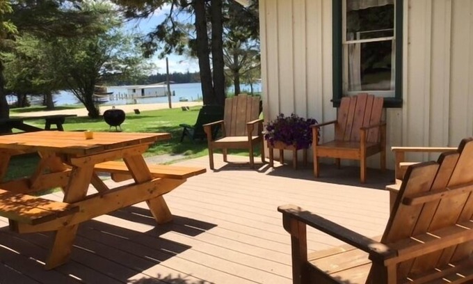 Cedarville Cabin | Cedar Cottage - Les Cheneaux Landing