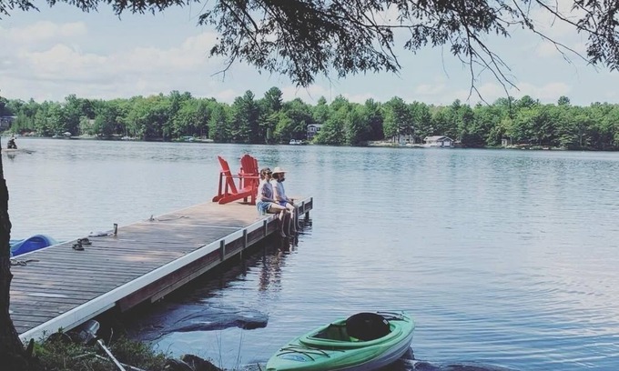 Muskoka Lakes Cottage | Cedar Cove Cottage-Firepit, Dock, Kayak, Renovated