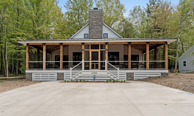 Pentwater House | Cedar Creek Cottage, across the street from Lake Michigan