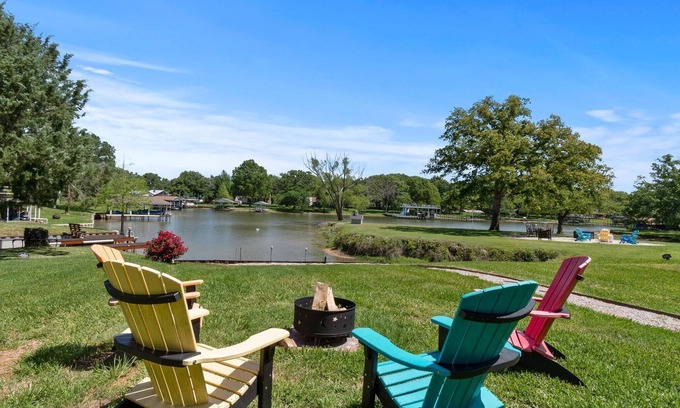 Tool House | Cedar Creek Lake Waterfront Rental & Retreat — with Kayak, Fishing, & Fire Pit!
