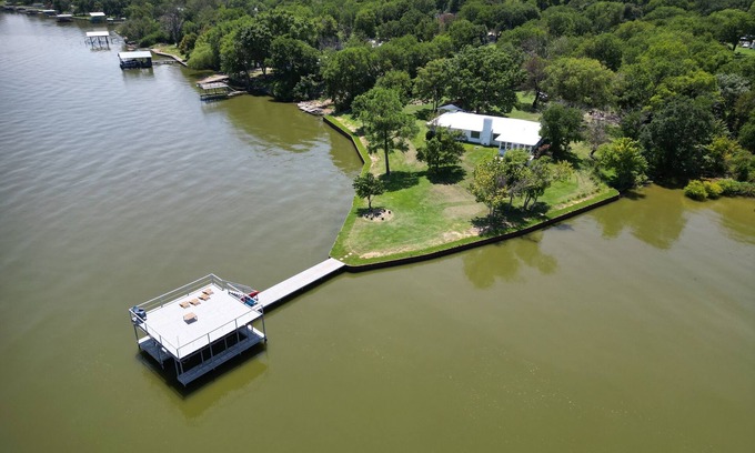 Kemp House | Cedar Creek lakefront, open water views