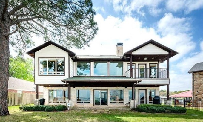 Tool House | Cedar Creek Lakefront with 2 Private Docks! Calm Cove + Deep Open Water