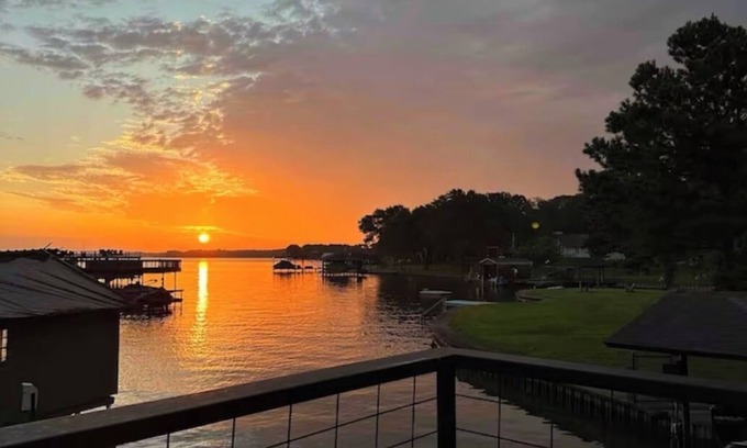 Star Harbor House | Cedar Creek Lakehouse: Firepit, Lake Access, Hot Tub, and Pet Friendly