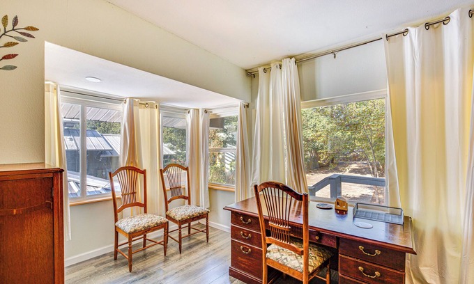 Gun Barrel City House | Cedar Creek Reservoir Retreat w/Fire Pit + Deck!
