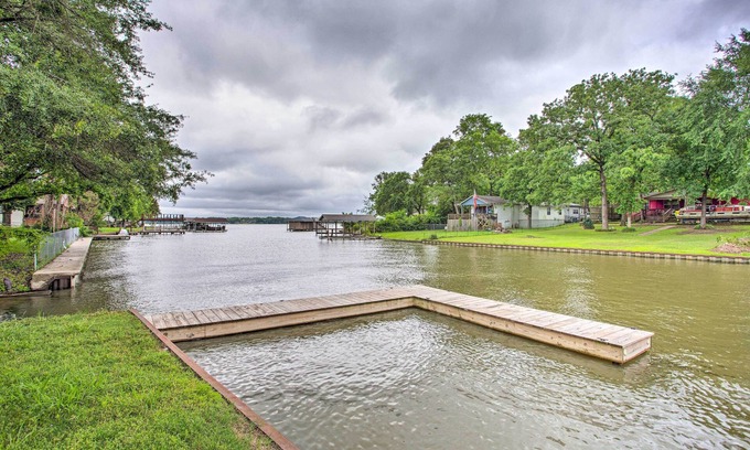 Cedar Creek Reservoir House | Cedar Creek Reservoir Home w/Private Boat Launch!