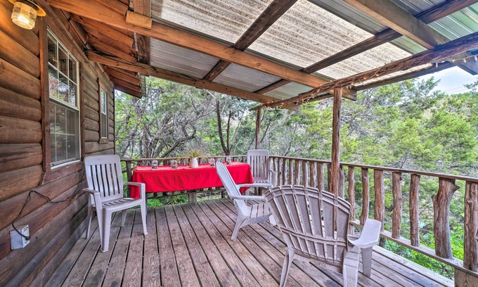 Davis Cabin | Cedar Falls Cabin: Nestled by Honey Creek