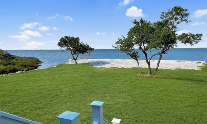 Cedar Island House | Cedar Island Bay ~ Great Sunrises & Beautiful Water Views ~ Quiet Setting