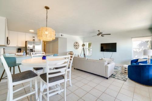 Cedar Key Apartment | Cedar Key Condo with Balcony and Gulf Views!