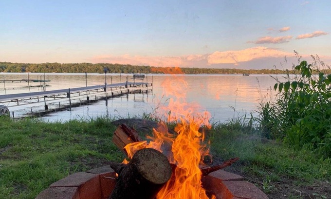 Almelund Cabin | Cedar Lake Escape