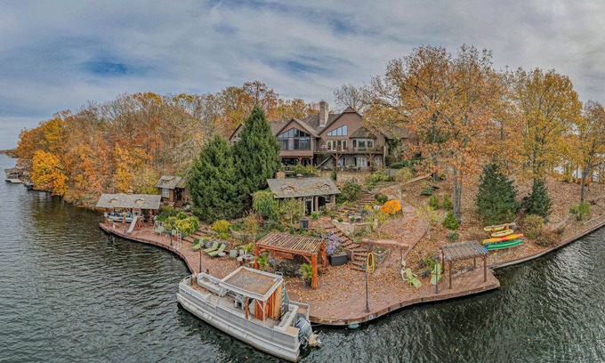 Bella Vista House | Cedar Lodge - Lake Front Retreat and Resort