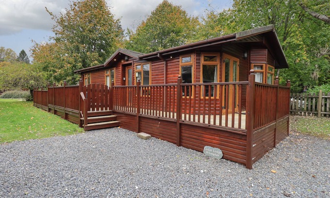 Troutbeck Bridge Cottage | CEDAR LODGE, pet friendly, with hot tub in Windermere