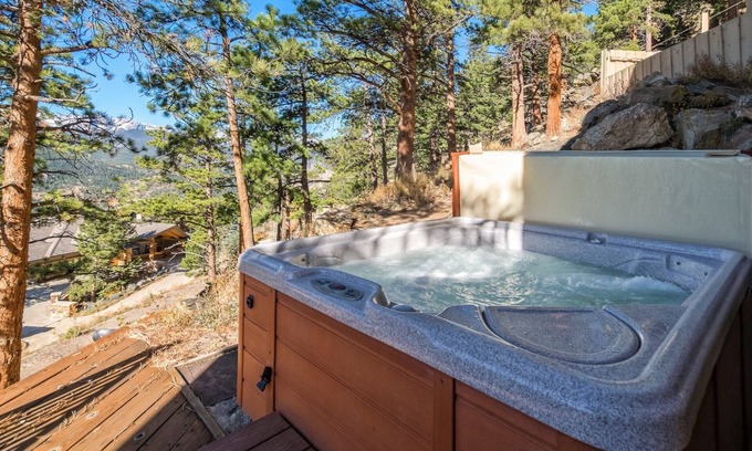 Windcliff Estates House | Cedar Lower Luxury Vacation At Windcliff 2 Bedroom Home by RedAwning
