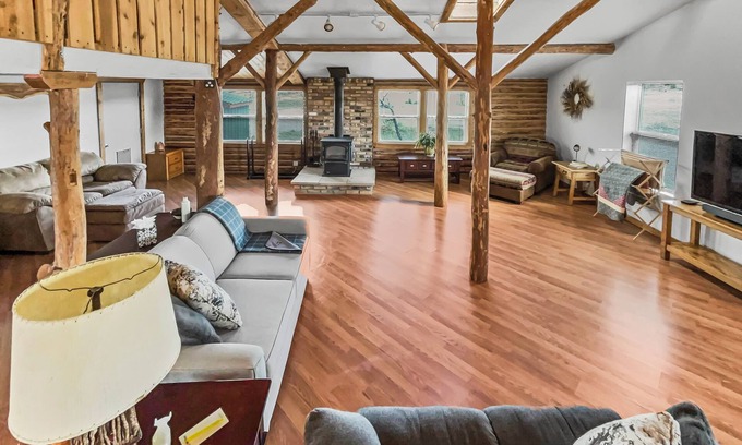 Montrose Cabin | Cedar Mountain Bunkhouse Hunting Fishing Hiking