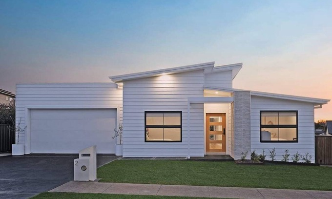 Calare House | Cedar Retreat - Modern 4 Bedroom Home with Firepit