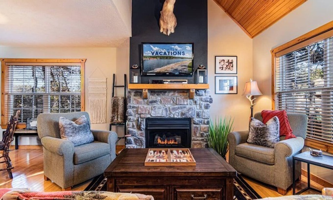 Reeds Spring Cabin | Cedar Ridge Cabin, Stonebridge Village