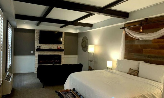 Sandusky Hotel | Cedar Stables Inn & Suites