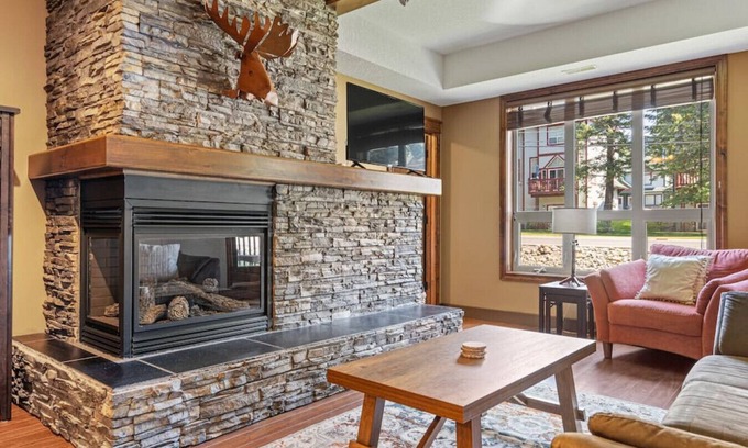 East Kootenay Apartment | Cedar & Stone | Pool | Hot Tub | Ground LVL | Pets