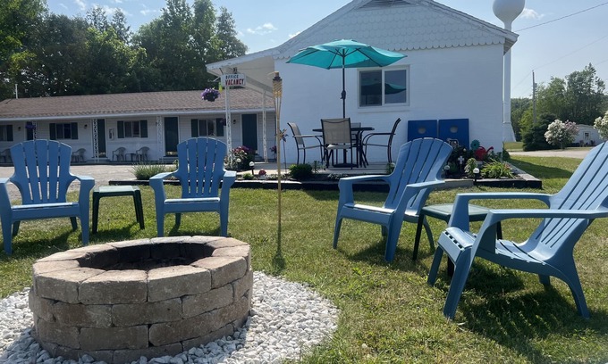 St Ignace Hotel | Cedars Motel