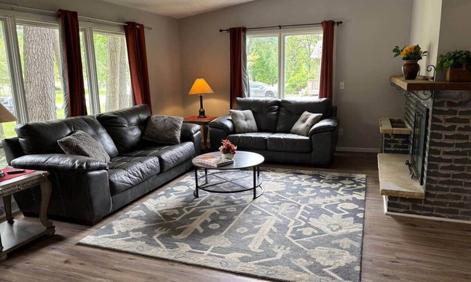 Cambridge House | Cedarwood Chateau