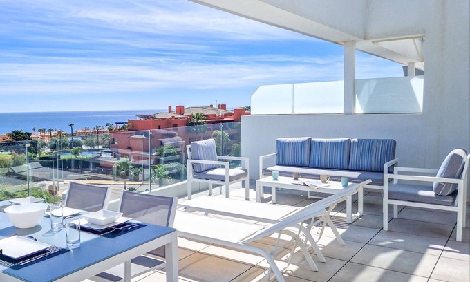Casares Apartment | Celere doña julia sea views apartment
