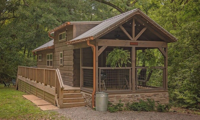 Chattanooga Apartment | Celina Cabin | Nature Cabin Near Downtown Chattanooga