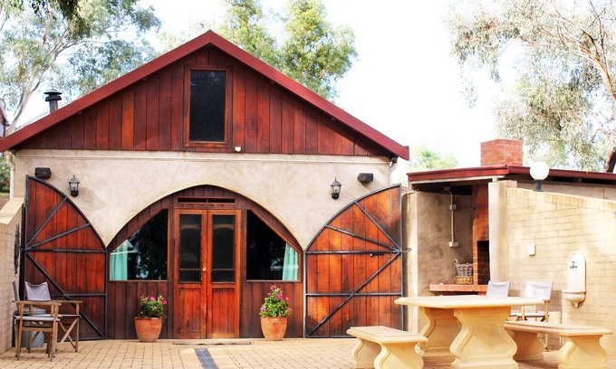 Dubbo Hotel | Cellar Guesthouse - Outback Cellar Dubbo