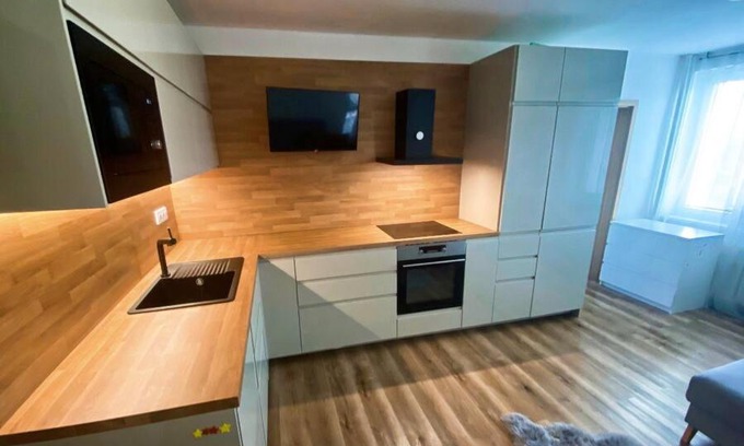 Poruba Apartment | Celý byt 2+1 v Porubě s pracovnou a 2 balkóny