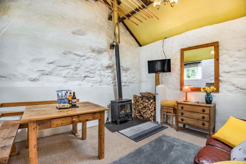 Brynrefail House | Celyn Farm Cottage
