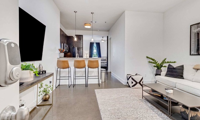 West End Condo | Centennial Park Condo Near Broadway Sleeps 4