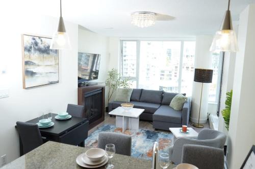 Crosstown Apartment | Center of the City