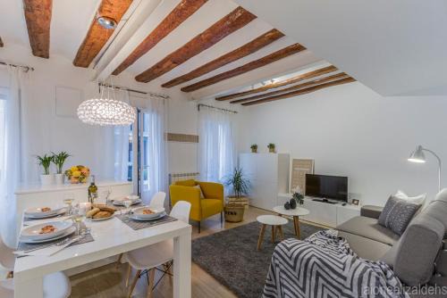 Old Town Apartment | Center Pamplona Apartment UAT00537