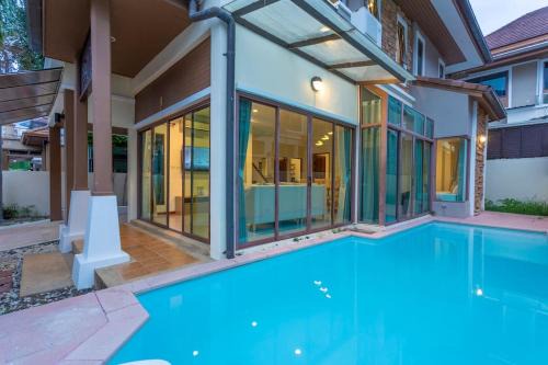 Nanai Road Villa | Center Stay from Patong Bangla Walking Street V107
