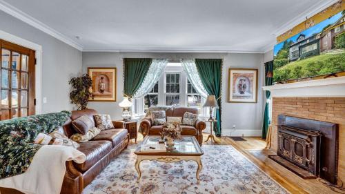 Rochester House | Center to all of Rochester's entertainment - 5 bedroom home