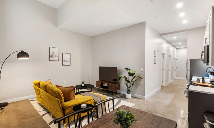 Downtown Cincinnati Apartment | Central 1 Bedroom by Fountain Sq. & Carew Tower
