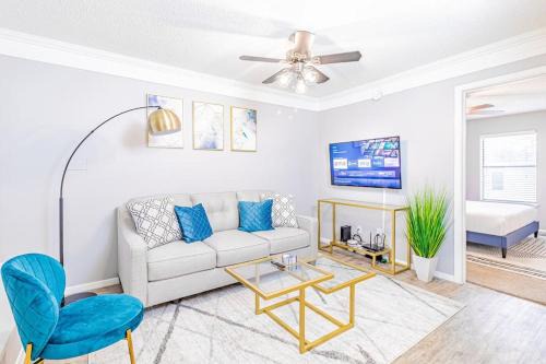 Brentwood Apartment | Central 1BR King Bed Suites, Close to Downtown & Domain