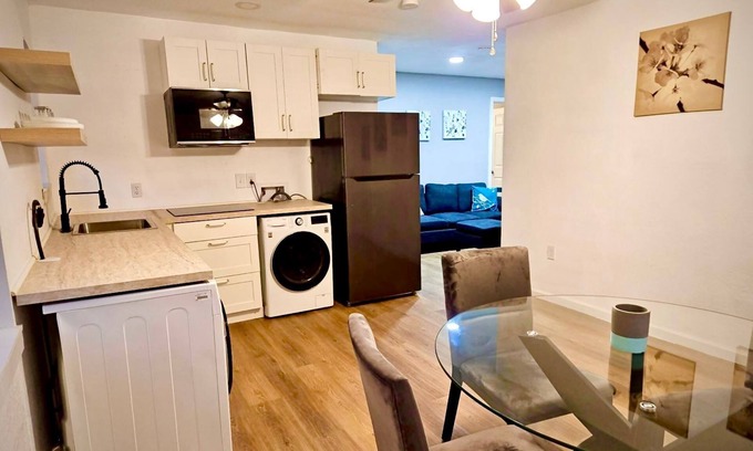 Castle Hills Apartment | Central 2-Bed/1 Bath 9 min Medical-5 Min Airport