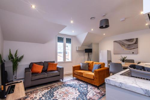 Basingstoke Apartment | Central 2 Bed Apartment - Shops, Dining & Trains Nearby