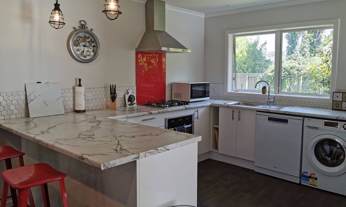 Kerikeri Apartment | Central 2 Bedroom Apartment Kerikeri Bay of Islands. Walking distance to town